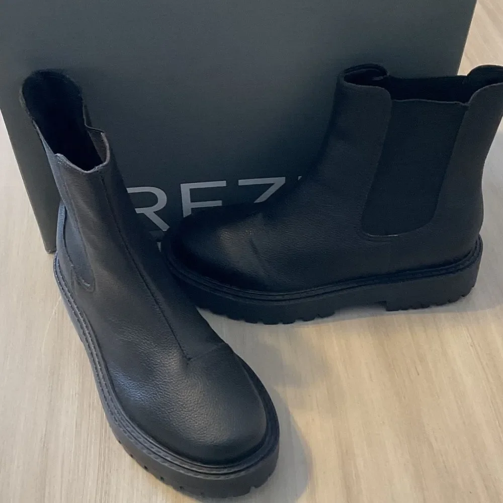 Black Ankle Boots by Arezzo